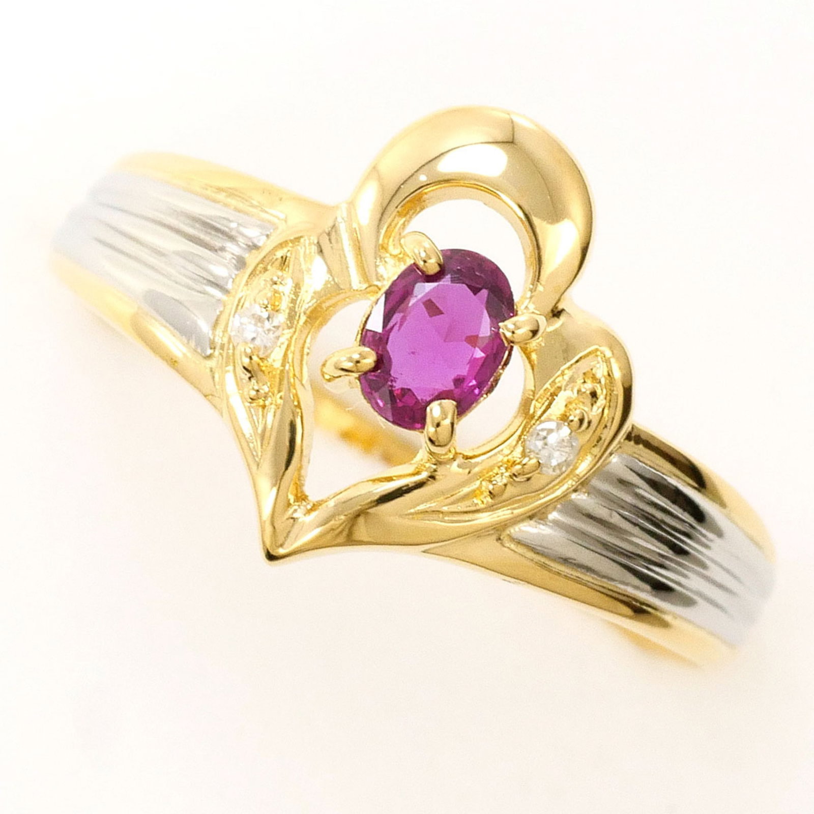 Band Ring Platinum 900 Yellow Gold (18K): Band Ring Platinum 900 Yellow Gold (18K) Platinum 900 Yellow Gold Band Ring is a premium 18K gold piece featuring a striking platinum 900 core with a yellow gold overlay. This elegant ring boasts a sl