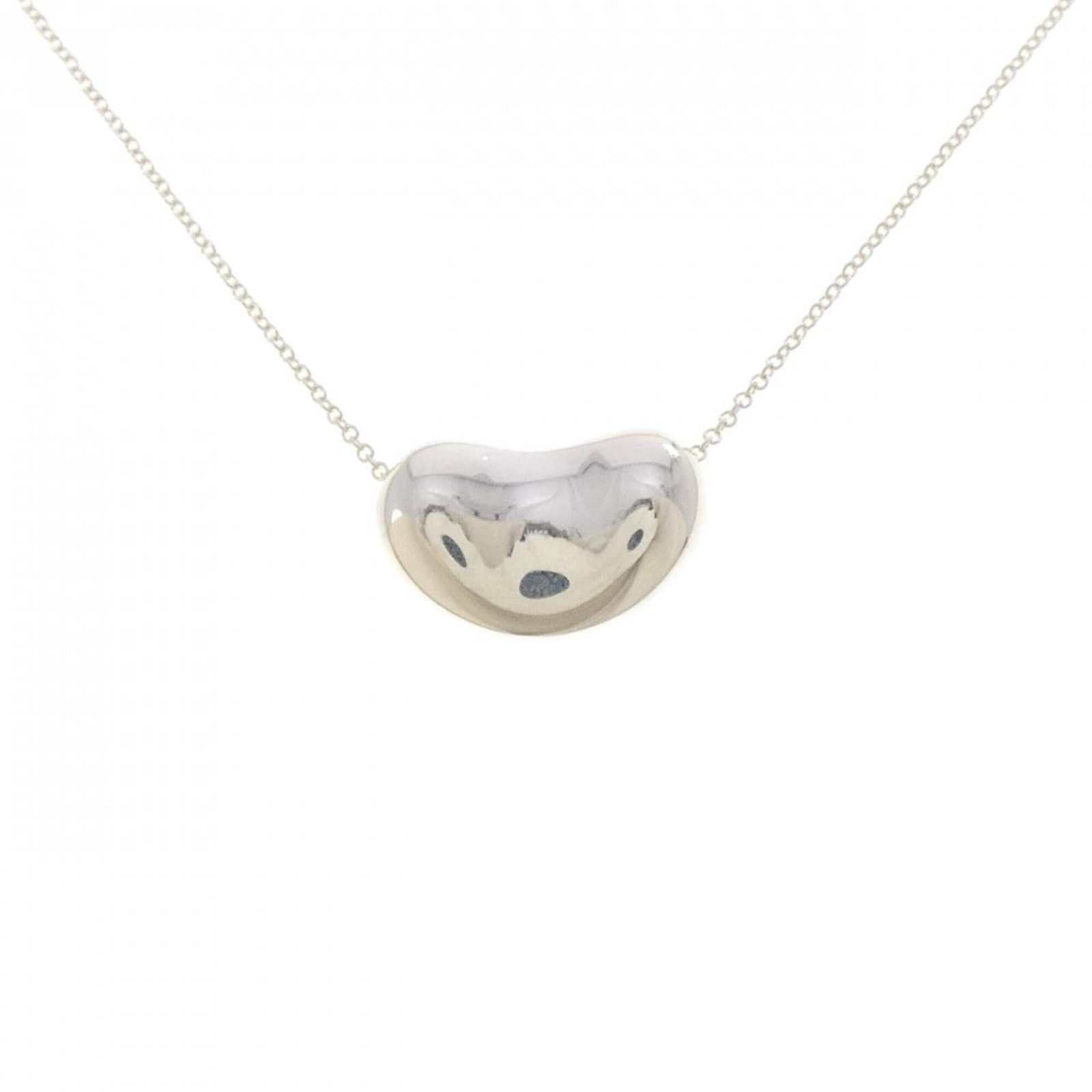 TIFFANY Silver 925: TIFFANY Silver 925 Silver 925 pendant from Tiffany, featuring a 12mm x 19.2mm design, measures 61 cm in circumference. Made from high-quality silver, this necklace pendant is in like new condition wit