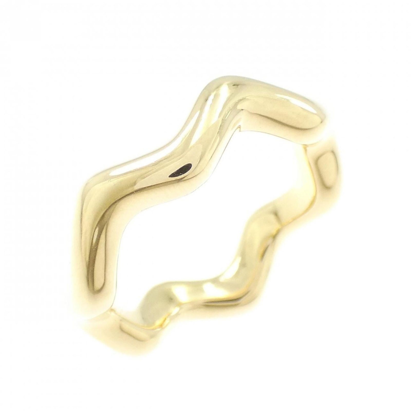TIFFANY Band Ring Yellow Gold (18K): TIFFANY Band Ring Yellow Gold (18K) Yellow gold (18K) band ring from Tiffany, a timeless piece with a subtle elegance. The ring features a classic design with minor scratches and light marks, giving