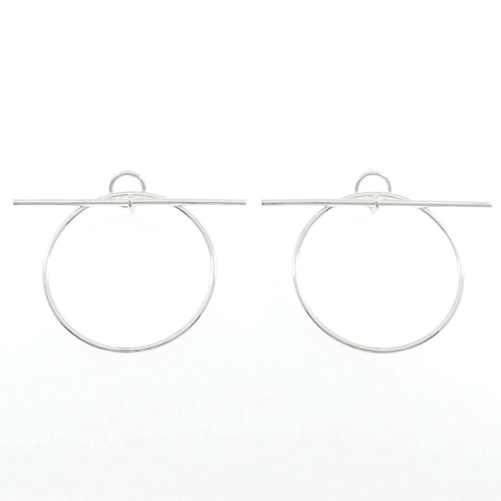 HERMES Drop Earrings Silver 925: HERMES Drop Earrings Silver 925 Silver 925 Drop Earrings from Hermes, featuring a unique design that adds a touch of elegance to any outfit. Made from high-quality silver, these drop earrings are