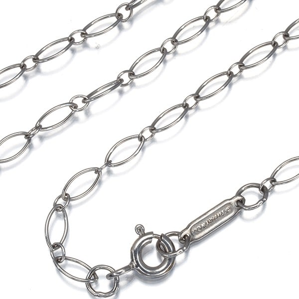Tiffany&Co. Chain Necklace Ovallink Long 76Cm 18K 750 White Gold: Tiffany&Co. Chain Necklace Ovallink Long 76Cm 18K 750 White Gold Tiffany&Co.'s 18k white gold chain necklace boasts a sleek, oval-shaped design with a length of 76cm, making it a versatile accessory f