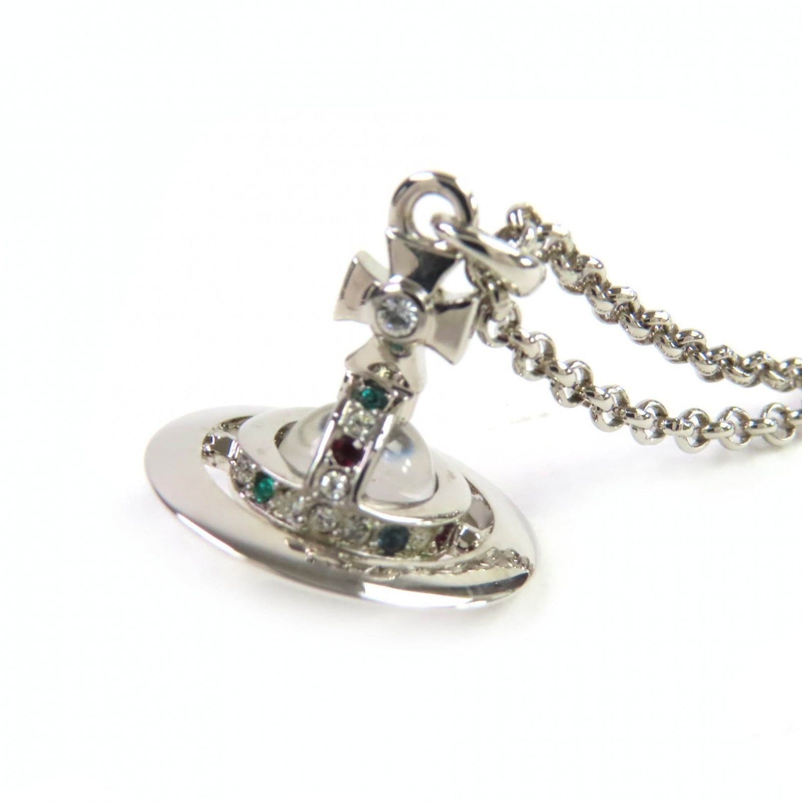 VIVIENNE WESTWOOD Silver: VIVIENNE WESTWOOD Silver Silver pendant from Vivienne Westwood, featuring a 15mm x 15mm design, suitable for a neck circumference of 42-46cm. This necklace comes in a box and dust bag, in like new