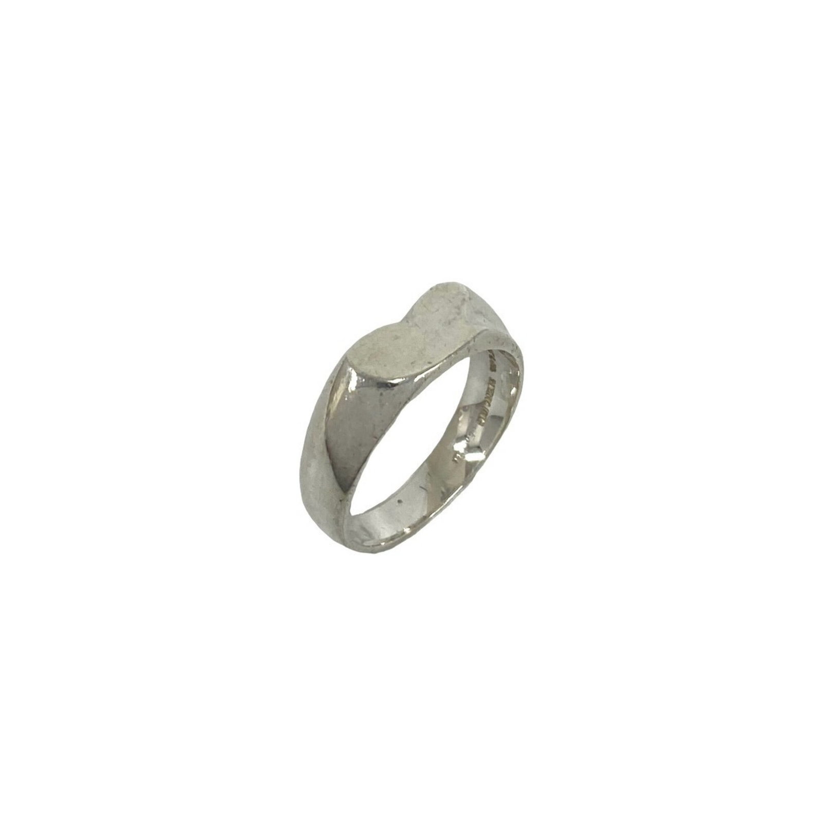 TIFFANY Band Ring Silver 925: TIFFANY Band Ring Silver 925 Silver 925 band ring from Tiffany, a classic design with subtle wear. The item bears visible scratches and scuffs, but remains fully functional in good overall condition. 