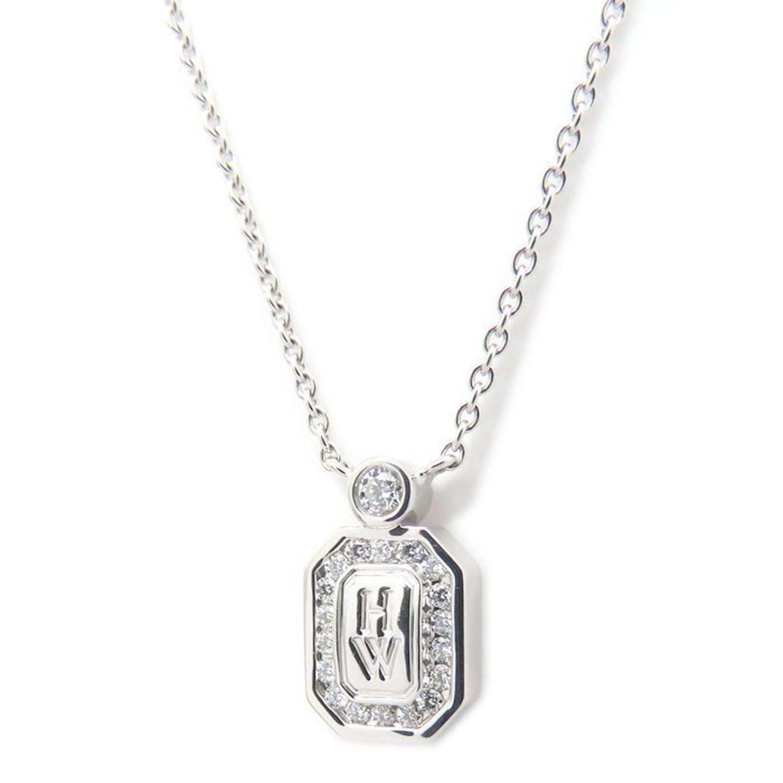 HARRY WINSTON White Gold: HARRY WINSTON White Gold White gold necklace from Harry Winston, featuring a 12.1mm x 7.5mm pendant, measures 40.5 cm in circumference. Gently used with minor signs of wear, including small scratches 