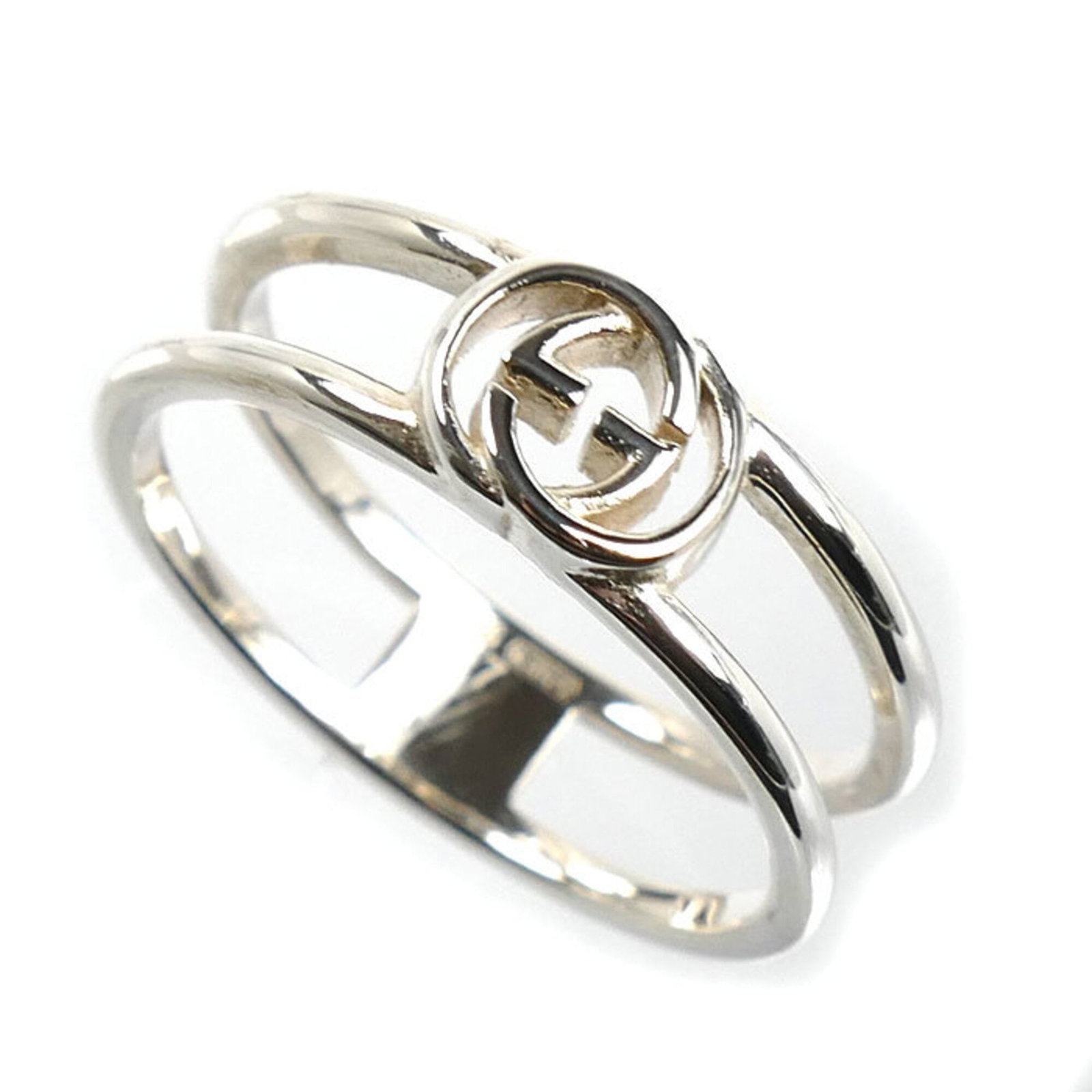GUCCI Band Ring Silver 925: GUCCI Band Ring Silver 925 Silver 925 band ring from Gucci, featuring a sleek design with visible wear from previous use. The item bears a signature but authenticity cannot be confirmed. Available in 