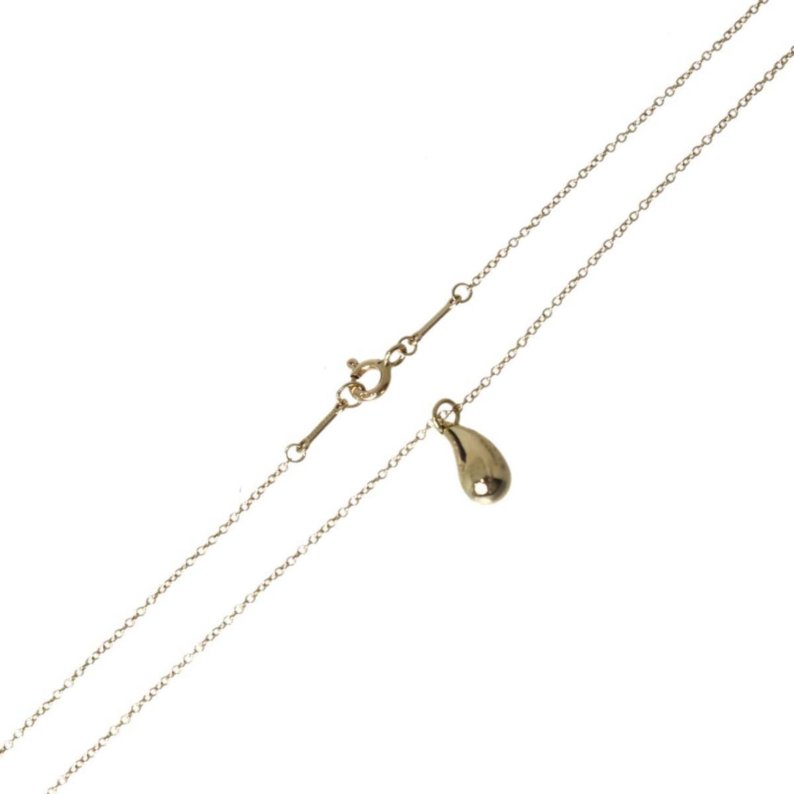 TIFFANY Gold (18K): TIFFANY Gold (18K) Tiffany & Co.'s iconic 18K gold necklace boasts a classic design with a 5.5mm x 12.2mm pendant, set against a 41 cm chain. This timeless piece features a subtle gold finish and is m