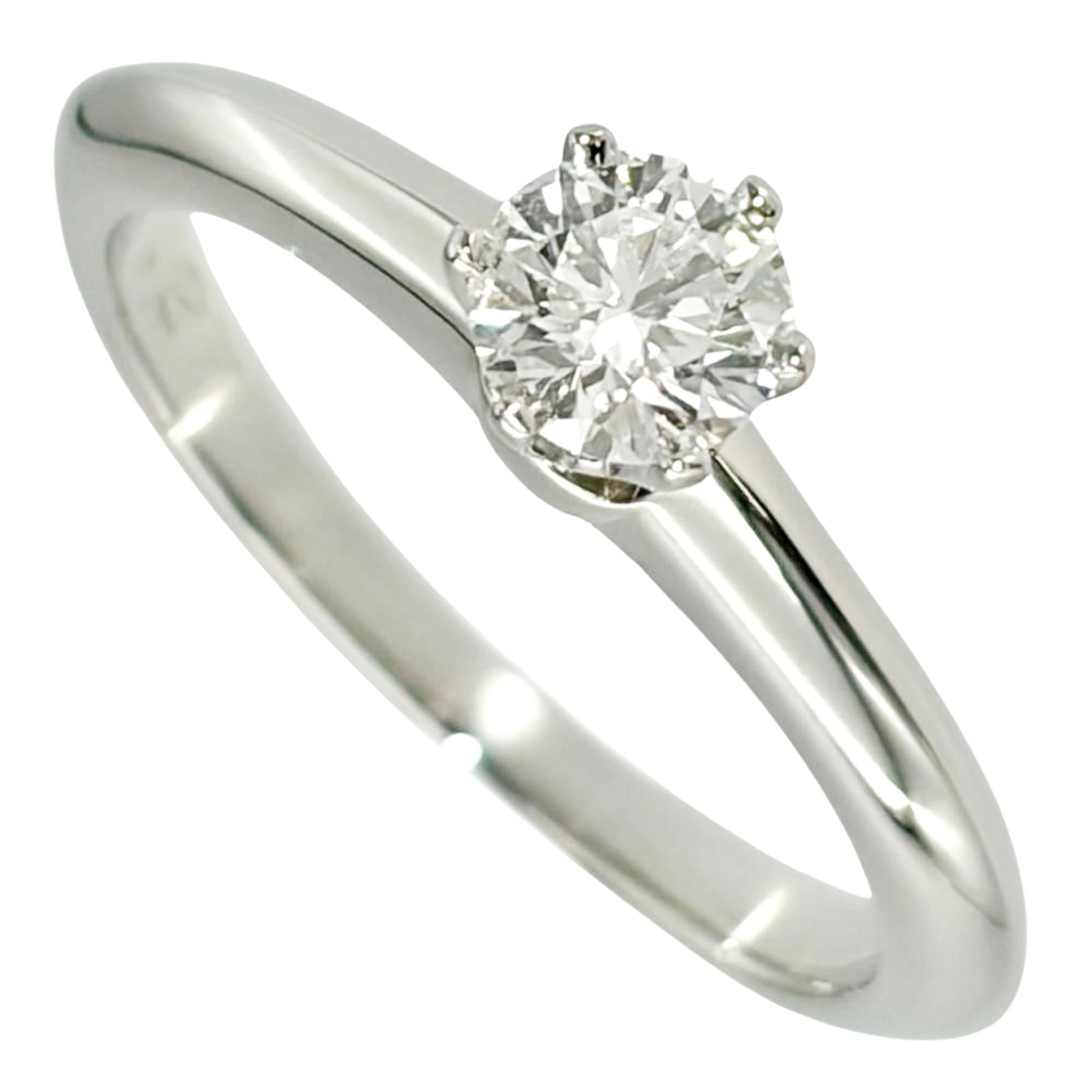 TIFFANY Band Ring Platinum 950: TIFFANY Band Ring Platinum 950 Platinum 950 band ring from Tiffany, featuring a 0.27ct VVS2 diamond, available in a US size 3.5. This like-new used ring boasts excellent condition with no visible wear