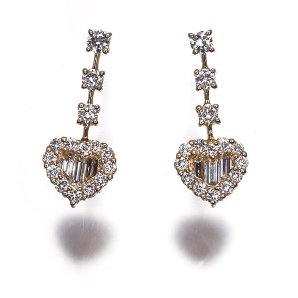 Diamond Heart Drop Earrings 18K 750 Yellow White Gold: Diamond Heart Drop Earrings 18K 750 Yellow White Gold 18k yellow and white gold multi-tone drop earrings feature a natural diamond, approximately 1ct in total weight, suspended from a delicate chain.