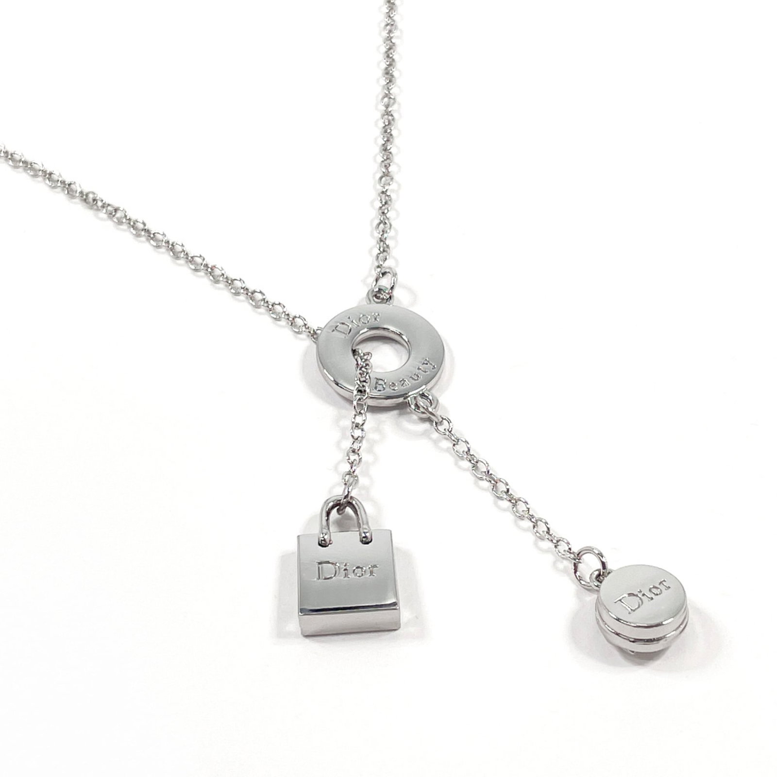 CHRISTIAN DIOR Metal: CHRISTIAN DIOR Metal Silver Christian Dior Metal Necklace with 80 cm circumference, bearing minor signs of wear and small scratches. Gently used in very good condition. Item Specifics: Brand: