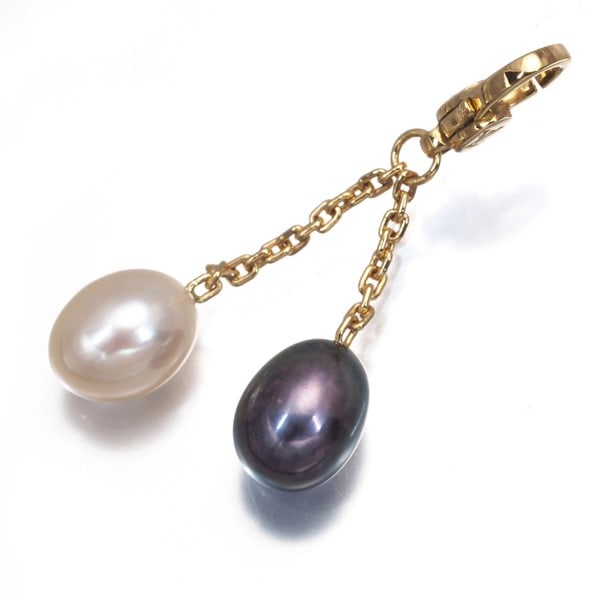 Louis Vuitton Pendant Pearl 6.9Mm Drop Charm 18K 750 Yellow Gold: Louis Vuitton Pendant Pearl 6.9Mm Drop Charm 18K 750 Yellow Gold 18k yellow gold pendant featuring a cultured pearl with a 6.9mm drop charm, showcasing a stylish charm design. The pendant measures 35.