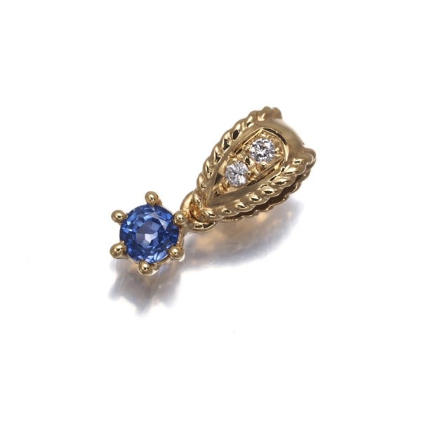 Tasaki Pendant Sapphire Diamond 0.01Ct Milgrain 18K 750 Yellow Gold: Tasaki Pendant Sapphire Diamond 0.01Ct Milgrain 18K 750 Yellow Gold Tasaki Pendant Sapphire Diamond 0.01Ct Milgrain 18K 750 Yellow Gold is a stunning 18k yellow gold pendant featuring a natural