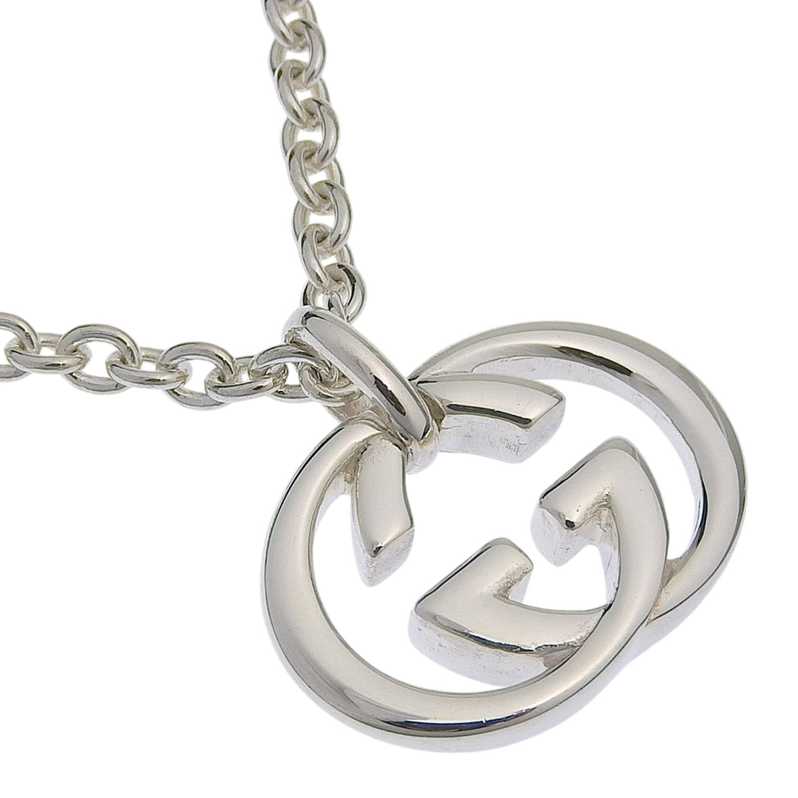 GUCCI Silver 925: GUCCI Silver 925 Silver 925 Gucci Necklace in Excellent Condition. This gently used necklace boasts a sleek silver 925 design, featuring a 25mm x 27mm pendant, and a comfortable 49cm neck circumferenc