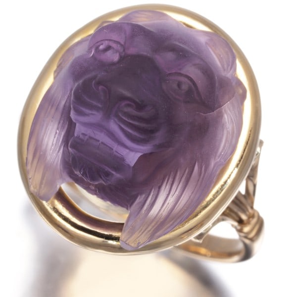 Amethyst Carving Frosted Lion Ring K21Yg: Amethyst Carving Frosted Lion Ring K21Yg Yellow gold ring with a natural amethyst stone, featuring a frosted lion carving. The ring boasts a unique design with a 19.9mm width and a 2.5mm base of the