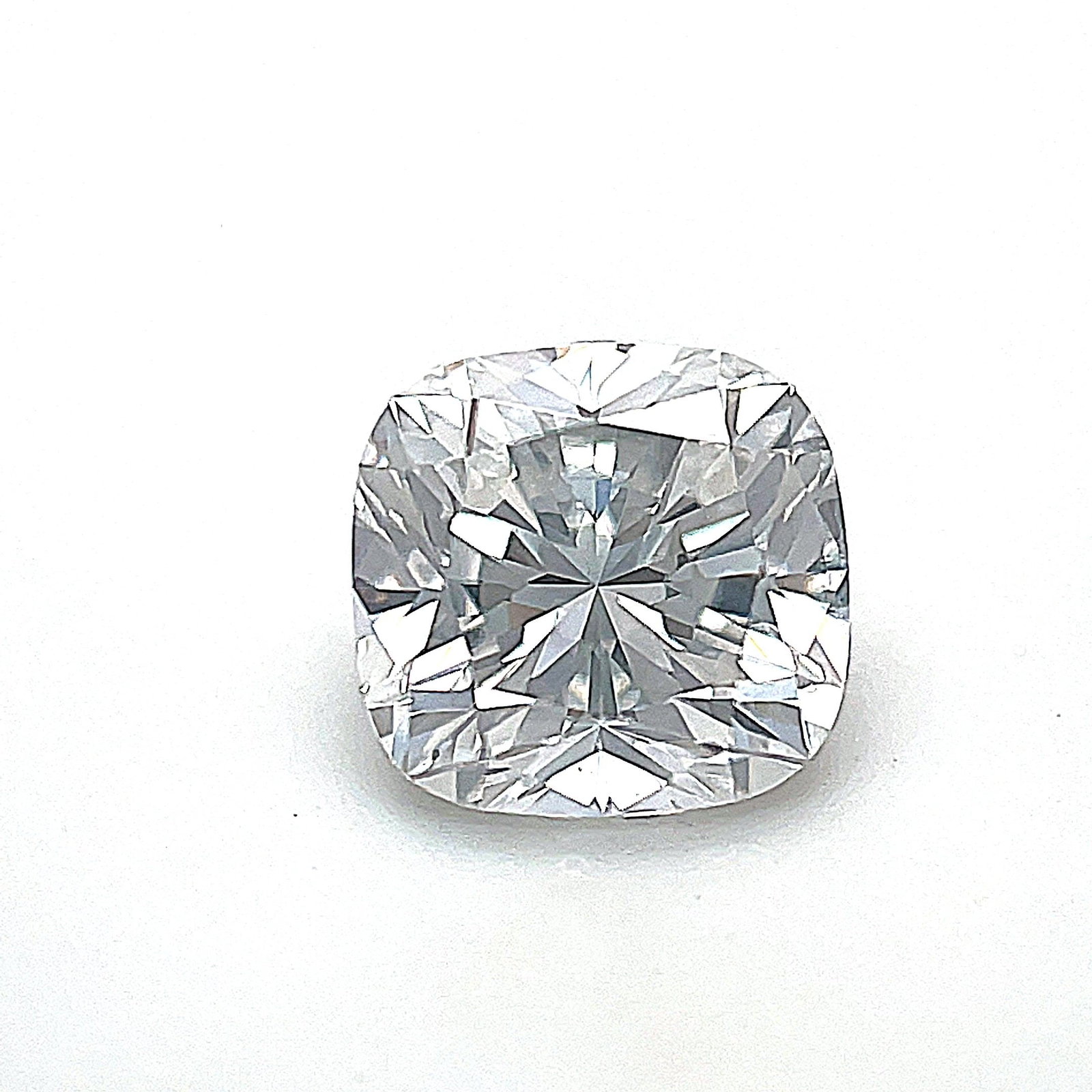 GIA Cushion Modified 0.8ct E VVS2 - Loose Natural Diamond: GIA Cushion Modified 0.8ct E VVS2 - Loose Natural Diamond GIA certified 0.8ct E VVS2 diamond, featuring a cushion modified cut with EX polish and symmetry, and a natural origin. This loose stone