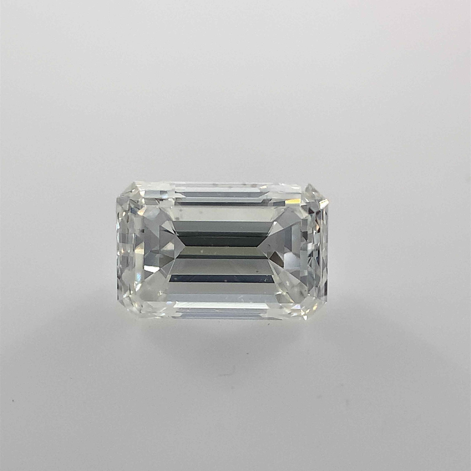 GIA Emerald 1.03ct G VVS2 - Loose Natural Diamond: GIA Emerald 1.03ct G VVS2 - Loose Natural Diamond GIA Emerald 1.03ct G VVS2 - Loose Natural DiamondThis 1.03ct GIA-certified emerald-cut diamond boasts exceptional clarity and color, with a VVS2 grade