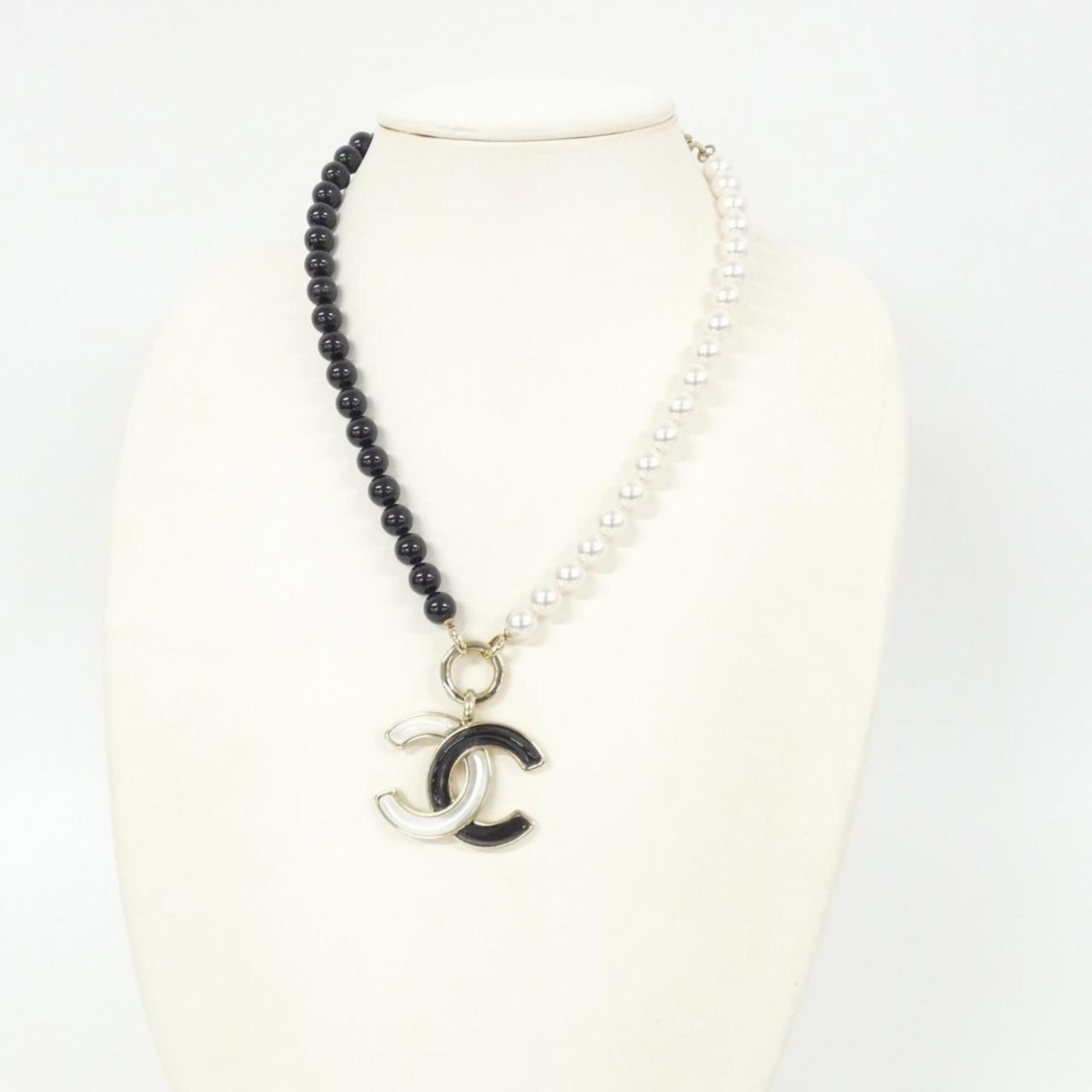 CHANEL Black White - 5