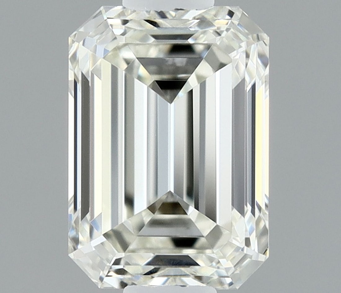 IGI Emerald 0.5ct I VVS1 - Loose Natural Diamond: IGI Emerald 0.5ct I VVS1 - Loose Natural Diamond IGI Emerald 0.5ct I VVS1 - Loose Natural DiamondThis IGI-certified 0.5ct I VVS1 emerald-cut diamond boasts exceptional clarity and polish, with a high