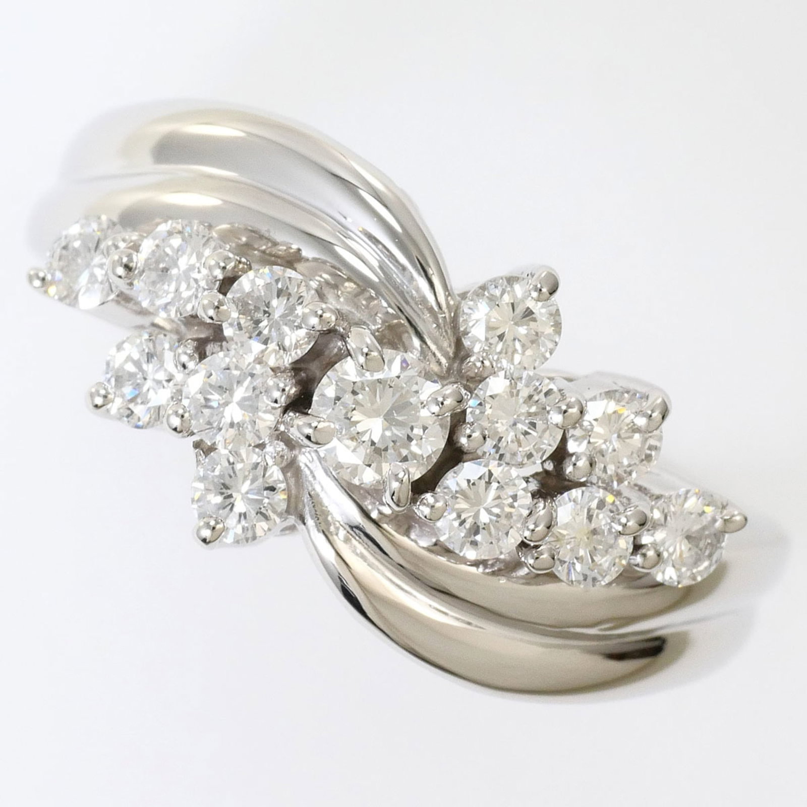 Band Ring Platinum 900: Band Ring Platinum 900 Platinum 900 band ring in excellent condition, featuring a 0.58ct diamond and a sturdy 10mm platinum band that fits a US size 6.5. This like-new used ring boasts a premium
