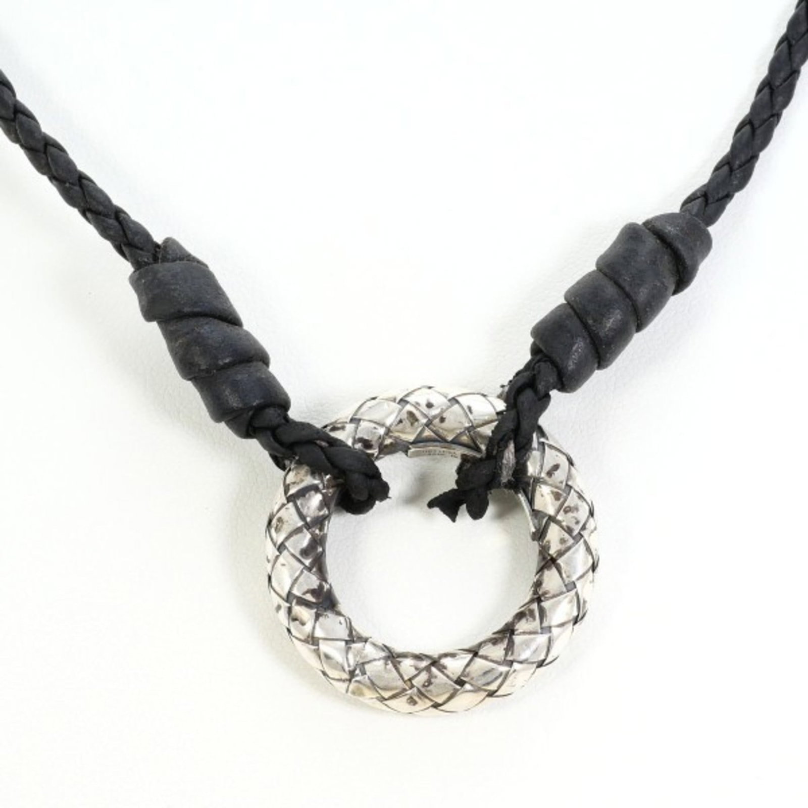 BOTTEGA VENETA Leather Silver 925: BOTTEGA VENETA Leather Silver 925 Bottega Veneta's Leather Silver 925 necklace boasts a sleek, modern design with a 30mm x 30mm silver 925 pendant, perfectly complemented by a 56cm adjustable leather