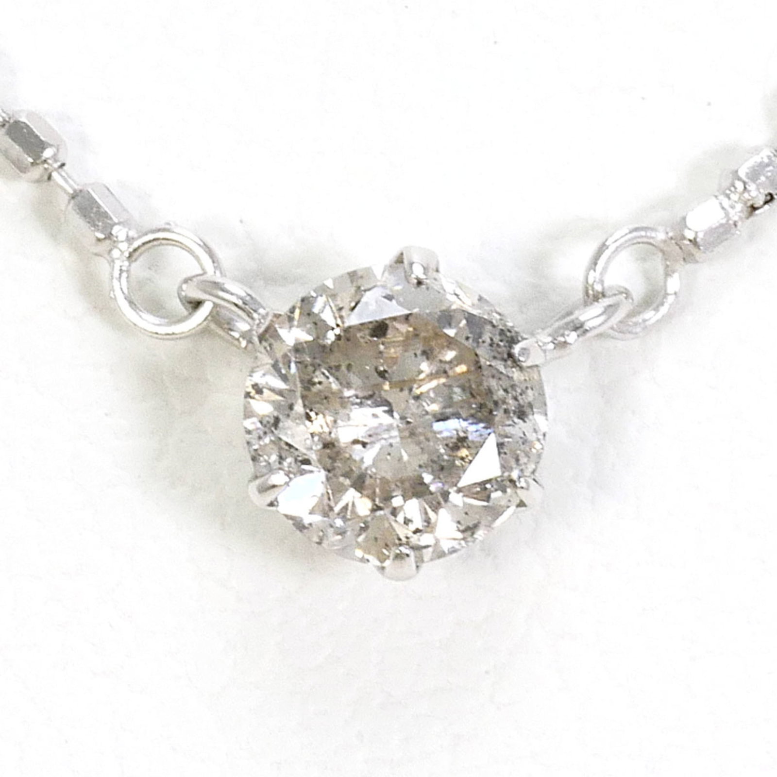 White Gold (10K): White Gold (10K) White gold (10K) necklace with a 0.25ct diamond pendant, measuring 5mm x 5mm, set against a 44cm chain. This necklace is made from 10K white gold and weighs 1.2g. In excellent