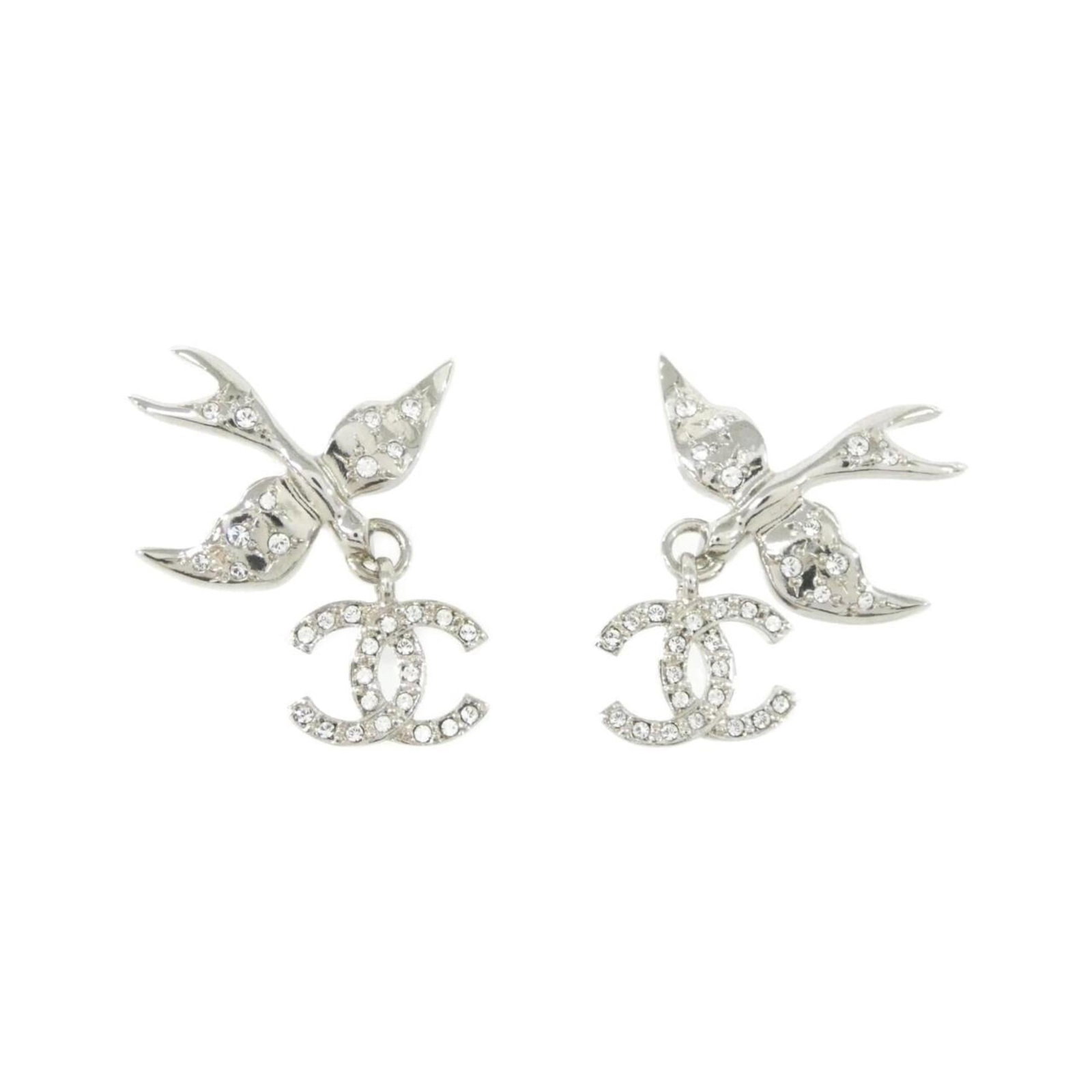 CHANEL Stud Earrings Clear Silver: CHANEL Stud Earrings Clear Silver Stud earrings from the iconic CHANEL brand, featuring a clear silver finish. Gently used with minor signs of wear, these earrings showcase the brand's signature style