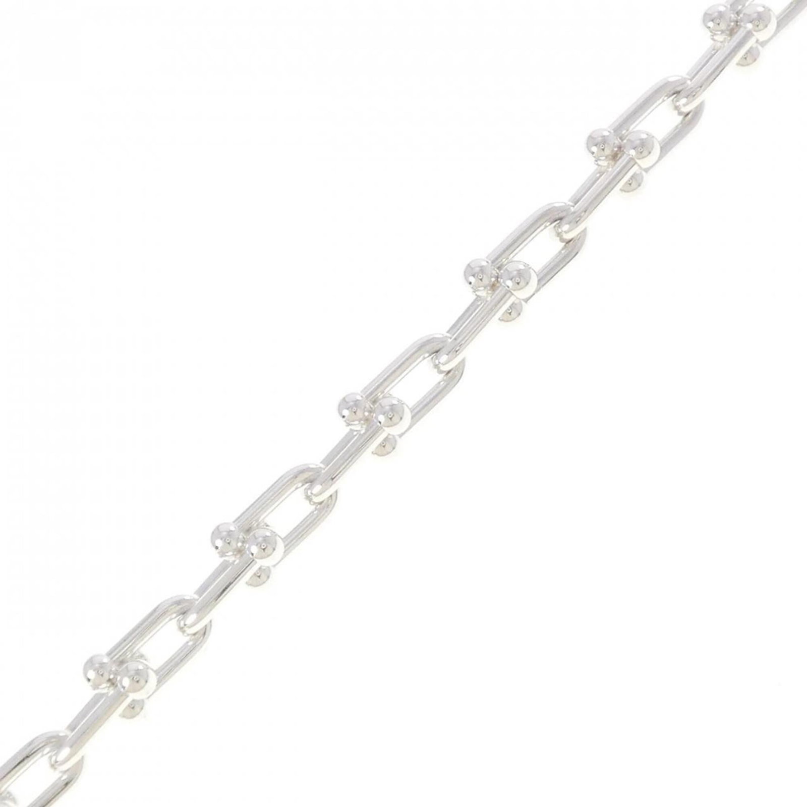 TIFFANY Link Bracelet Silver 925: TIFFANY Link Bracelet Silver 925 Silver 925 Tiffany Link Bracelet, 17.5cm / 6.88'' in length, made from high-quality sterling silver. This like-new used bracelet features a classic link design and bea