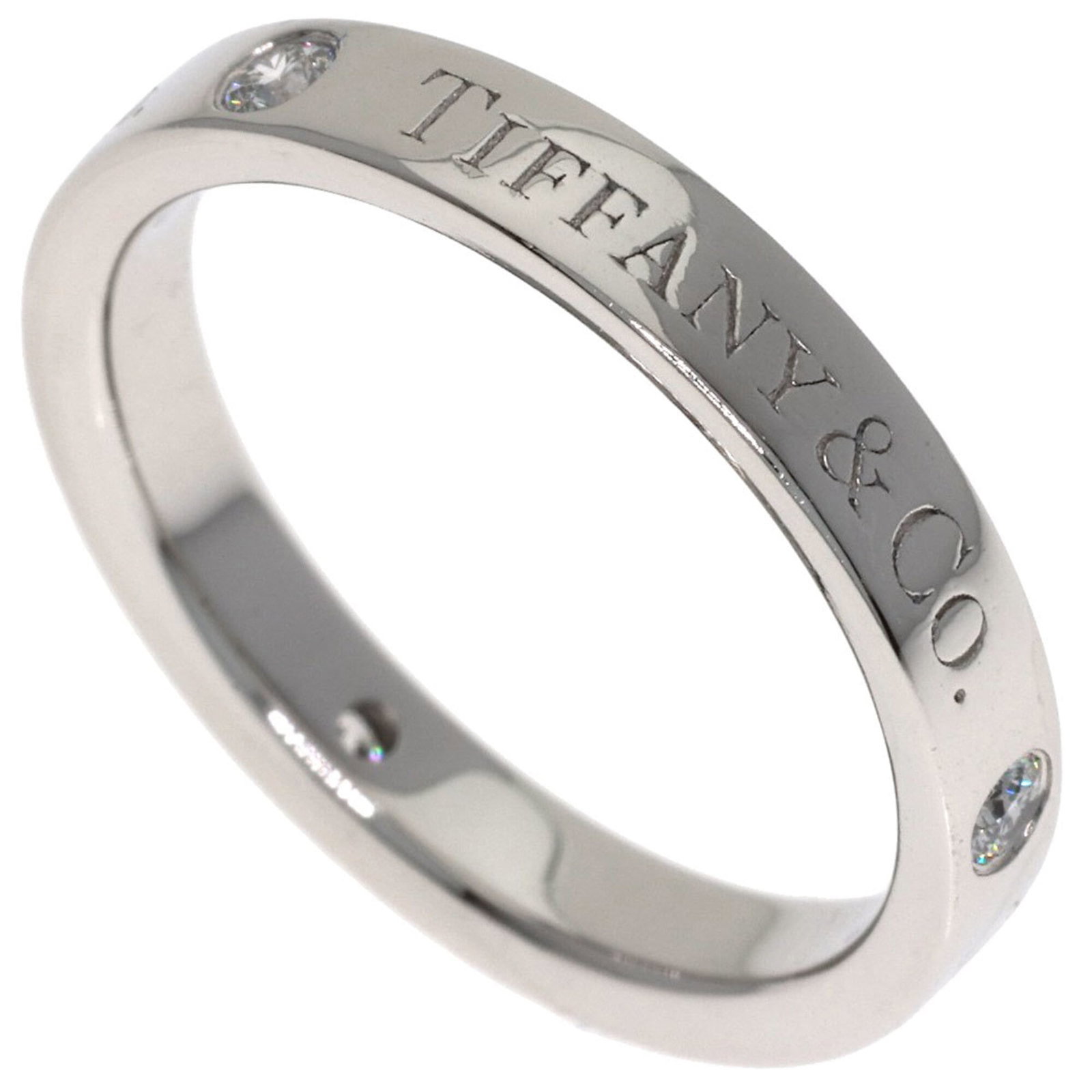 TIFFANY Band Ring Platinum 950: TIFFANY Band Ring Platinum 950 Tiffany's iconic band ring in platinum 950, featuring a stunning diamond stone, is a timeless piece of elegance. This gently used ring boasts a sleek 2.9mm width and wei