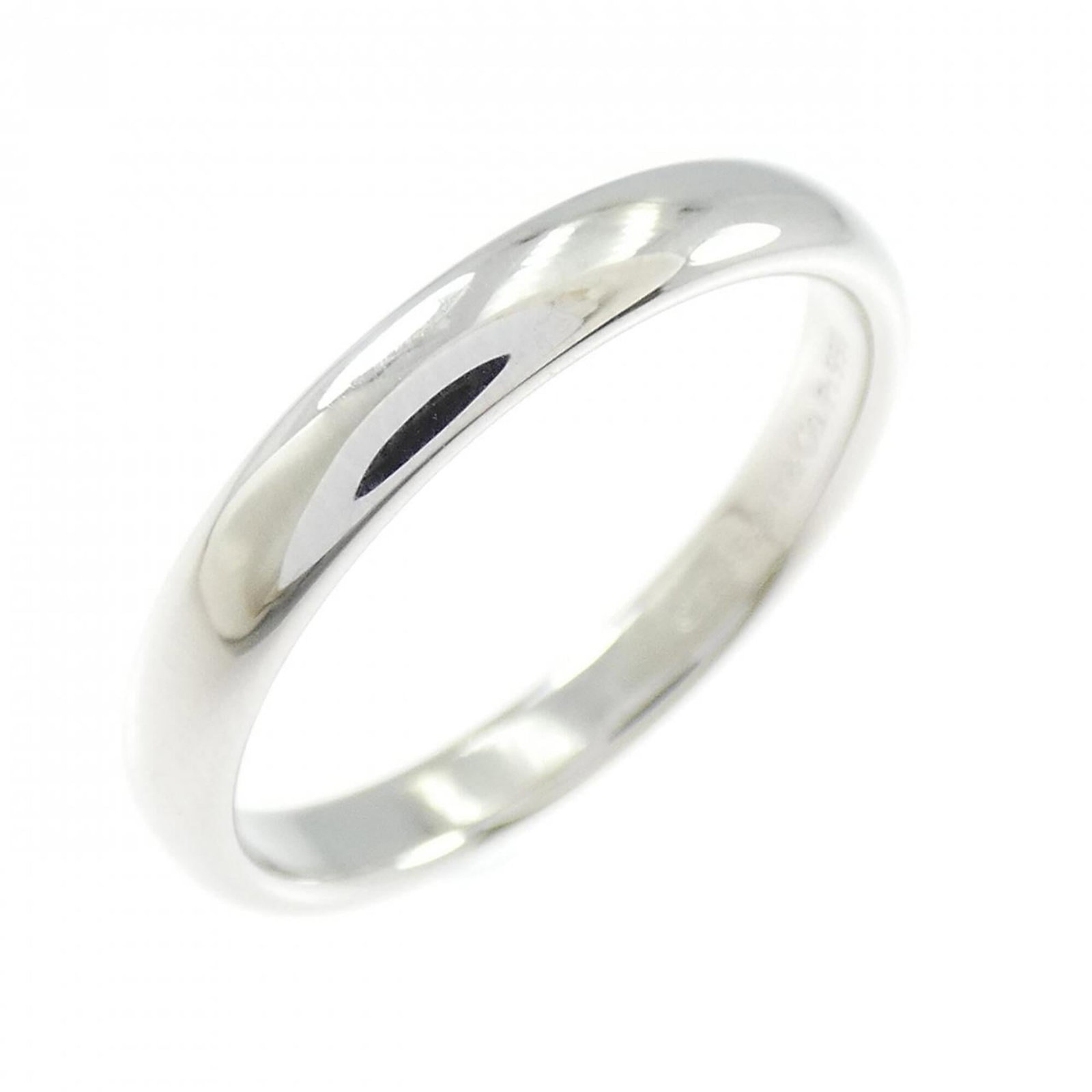 TIFFANY Band Ring Platinum 950: TIFFANY Band Ring Platinum 950 Platinum 950 Tiffany band ring in excellent condition, featuring a sturdy platinum band with a classic design. The ring shows minor signs of wear, with small scratches
