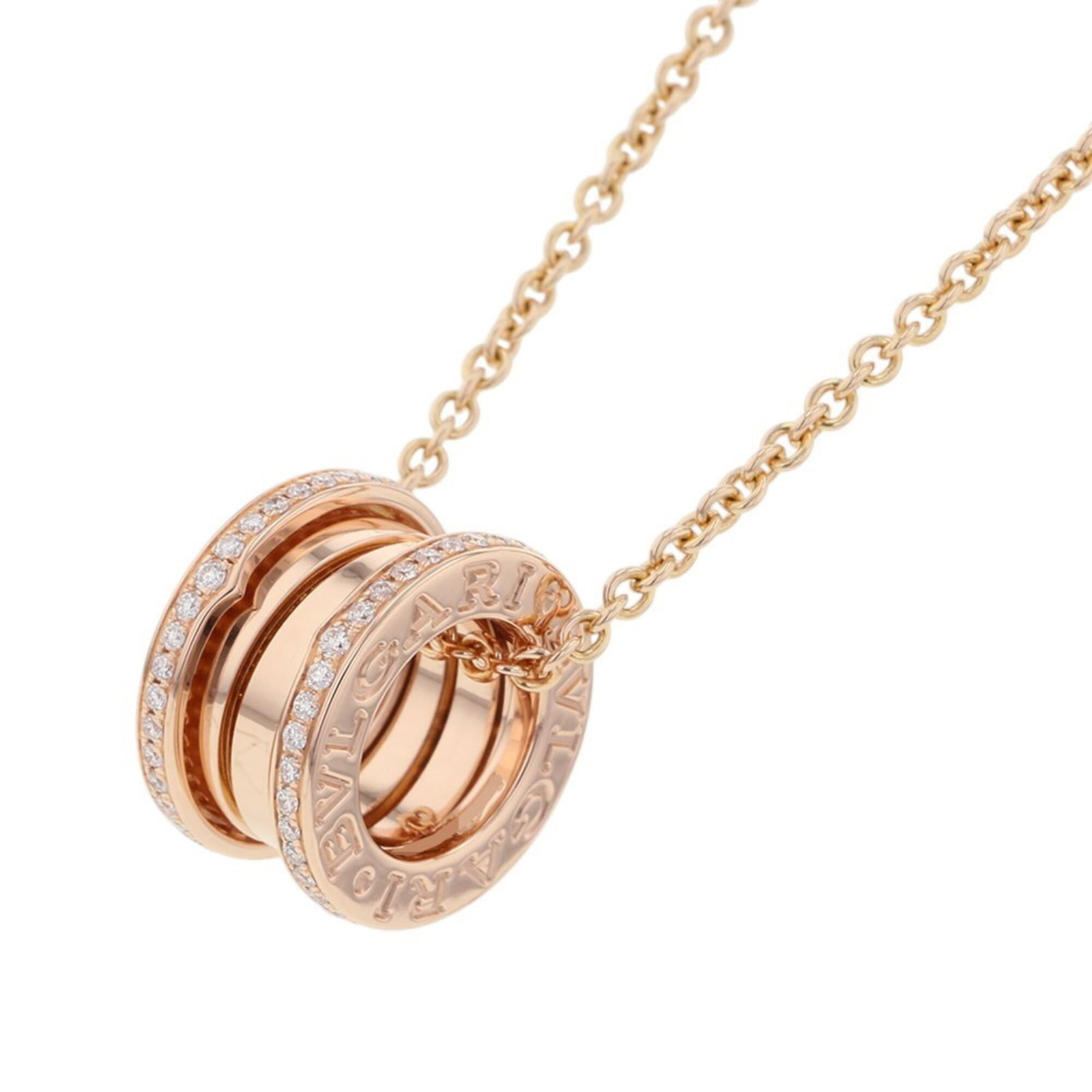 BVLGARI Pink Gold (18K): BVLGARI Pink Gold (18K) Pink gold (18K) BVLGARI necklace features a beautiful pendant with a 15.1mm x 9.1mm size, perfectly balanced in a 38 cm - 45 cm adjustable neck circumference. The necklace is m
