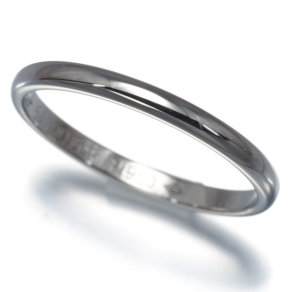 Cartier Ring 1895 Wedding Band 2Mm Eu54 950 Platinum: Cartier Ring 1895 Wedding Band 2Mm Eu54 950 Platinum Cartier's 1895 Wedding Band is a timeless piece of platinum jewelry, boasting a sleek 2.0mm band width and a sturdy 2.6g weight. This elegant ring 
