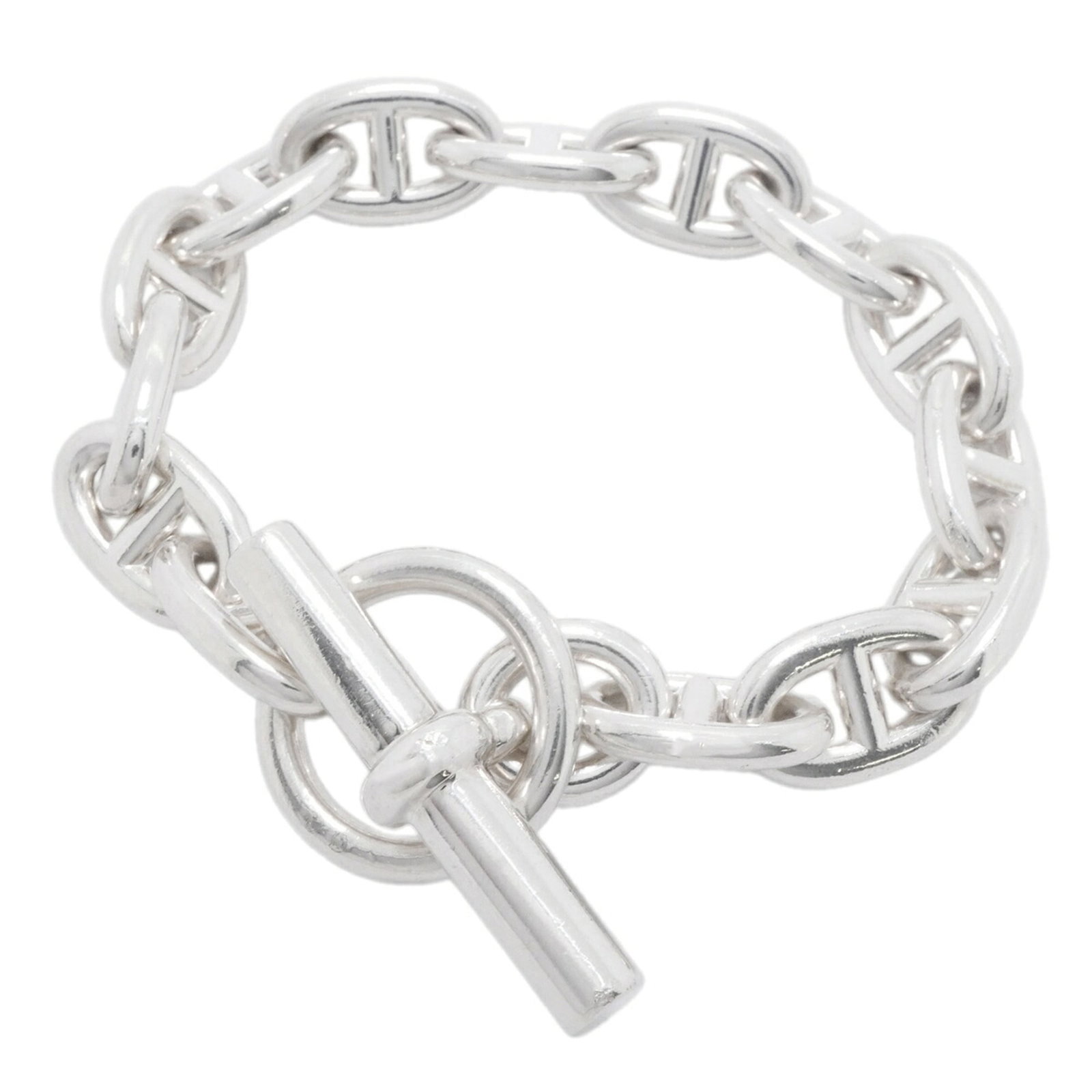 HERMES Charm Bracelet Silver 925: HERMES Charm Bracelet Silver 925 Silver 925 Charm Bracelet from Hermes Features a classic charm design, measuring 15cm in length, with visible signs of wear and minor scratches. The bracelet is made
