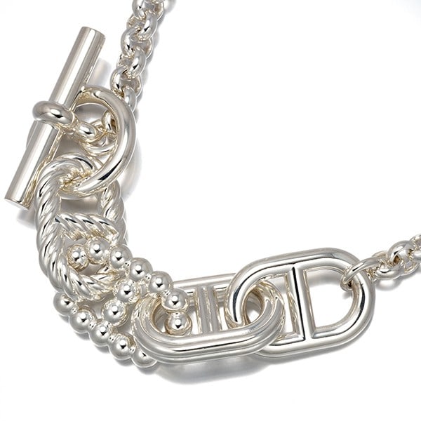 Hermes Necklace Chaine D'Ancre Alea2 Gm 40 Engraved 925 Sterling Silver /: Hermes Necklace Chaine D'Ancre Alea2 Gm 40 Engraved 925 Sterling Silver / Sterling silver necklace featuring the iconic Chaine d'Ancre style from Hermes, with a 40mm engraved Alea2 gemstone. This 925 