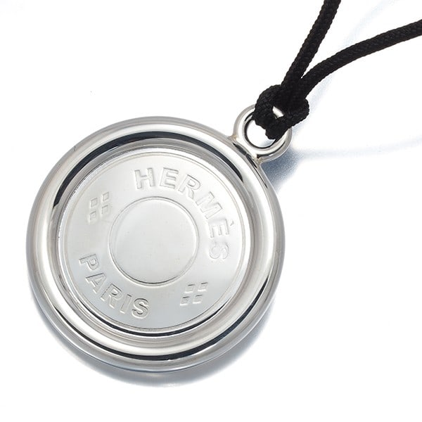 Hermes Necklace Clou De Selle 925 Sterling Silver/Cord: Hermes Necklace Clou De Selle 925 Sterling Silver/Cord Sterling silver Clou de Selle necklace featuring a 925 sterling silver pendant with a diameter of 29.8mm, suspended from a 38cm chain. This