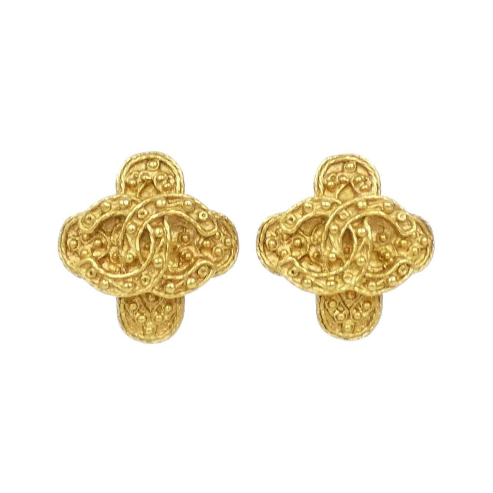 CHANEL Clip Earrings Gold: CHANEL Clip Earrings Gold Gold Clip Earrings from Chanel, featuring a sleek and timeless design. Gently used with minor signs of wear, these clip earrings showcase the iconic brand's signature style. 