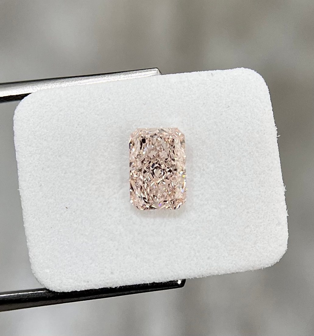 GIA Radiant 1.52ct Fancy Light Brown Pink VVS2 - Loose Natural Diamond: GIA Radiant 1.52ct Fancy Light Brown Pink VVS2 - Loose Natural Diamond GIA-certified, this 1.52ct Fancy Light Brown Pink diamond boasts exceptional clarity (VVS2) and polish (EX), with a radiant