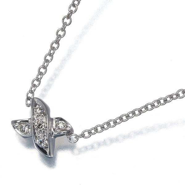 Tiffany&Co. Necklace Diamond Signature 18K 750 White Gold: Tiffany&Co. Necklace Diamond Signature 18K 750 White Gold 18k white gold pendant necklace featuring a natural diamond pendant, bearing a Tiffany & Co. signature. The necklace is crafted from 18k white