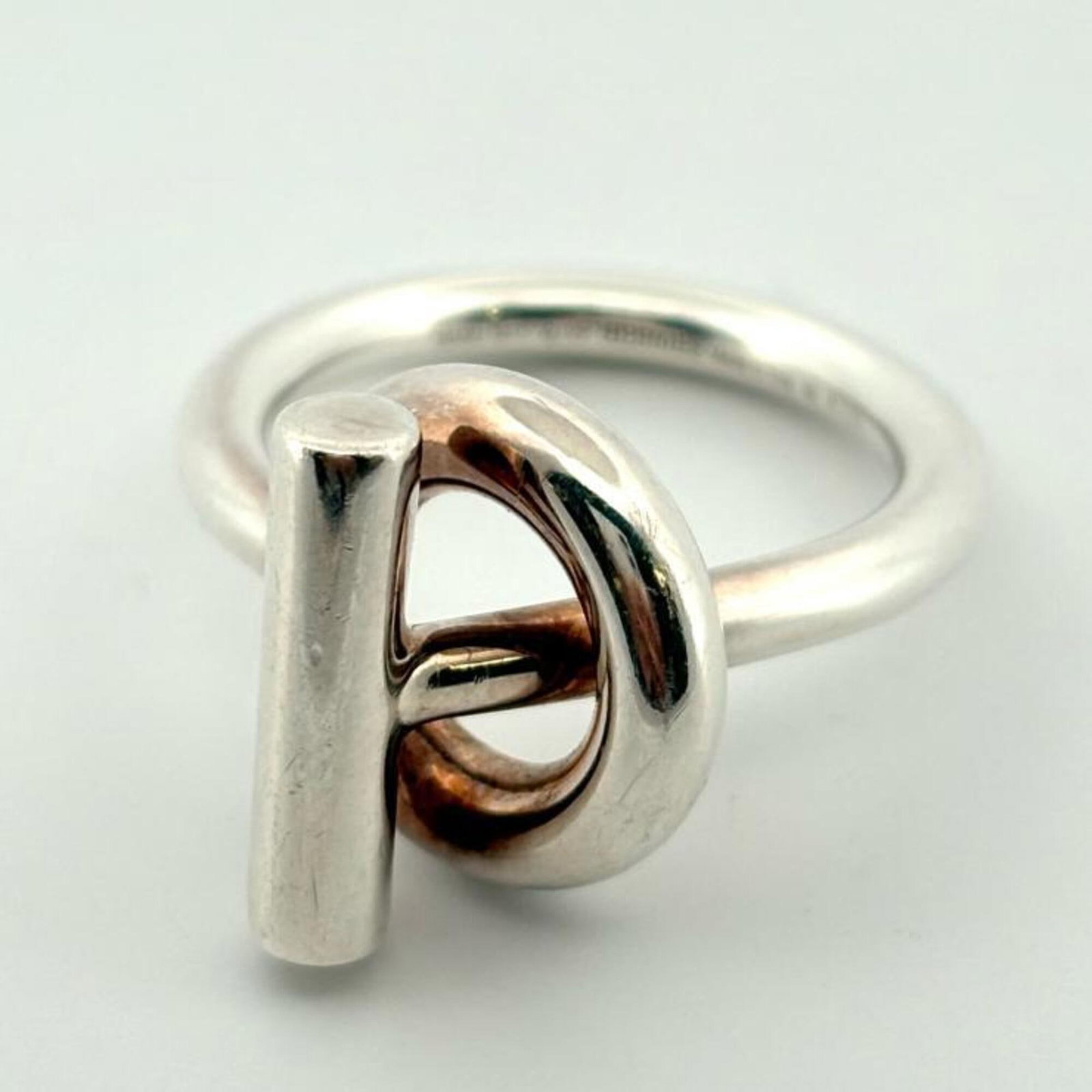 HERMES Band Ring Silver 925: HERMES Band Ring Silver 925 Silver 925 band ring from Hermes, a classic design in a timeless silver finish. The ring features a subtle, elegant style with a 58 US size and 9 band size, making it a