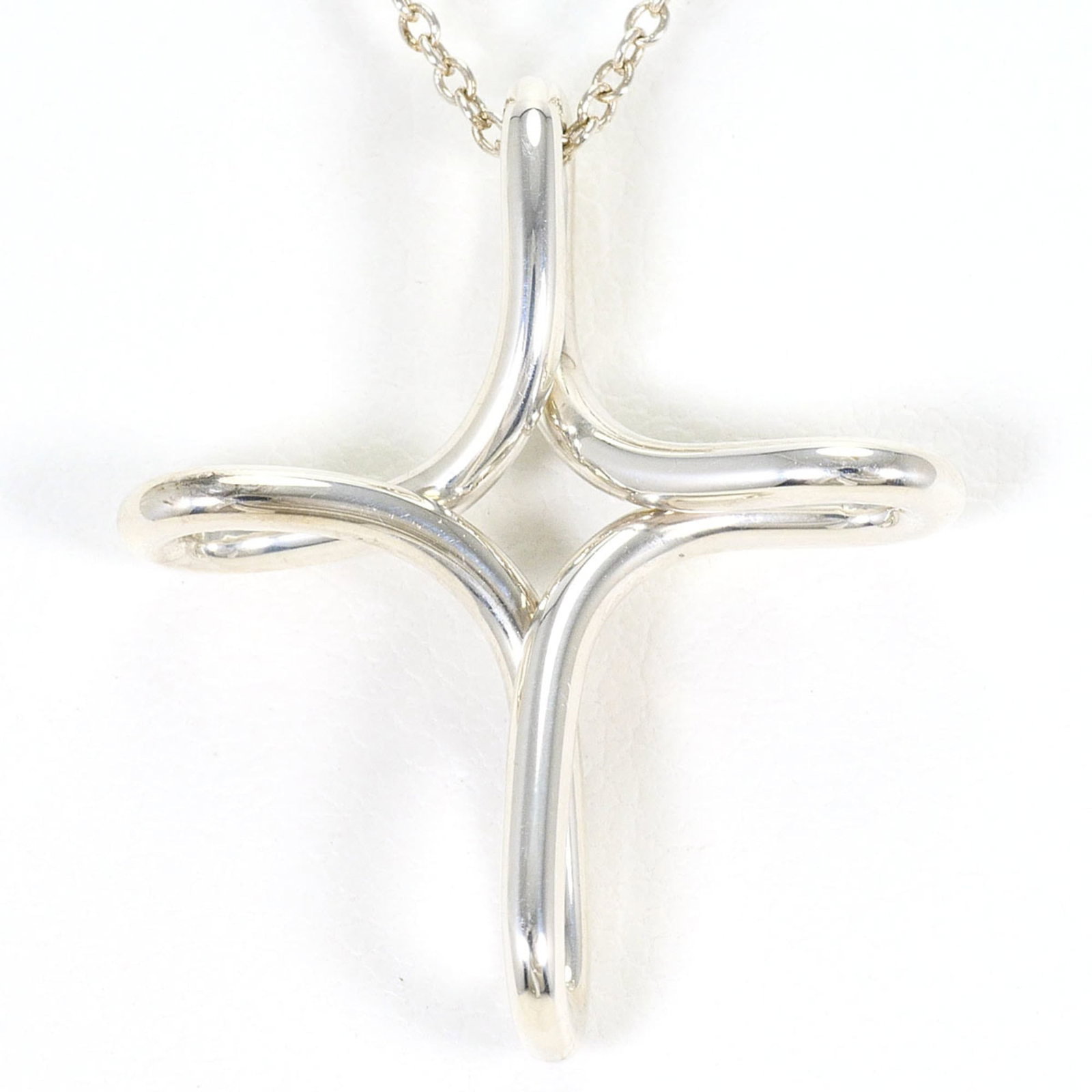 TIFFANY Silver 925: TIFFANY Silver 925 Silver 925 Tiffany Infinity Cross Necklace in Excellent Condition.This beautiful 925 silver necklace features an Infinity Cross pendant, measuring 25mm x 21mm, suspended from a