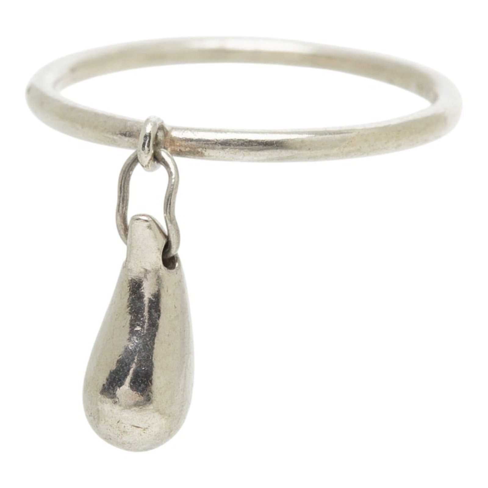 TIFFANY Band Ring Silver 925: TIFFANY Band Ring Silver 925 Silver 925 band ring from Tiffany, a classic design with a subtle sheen, is available for purchase. This pre-owned ring features visible scratches and scuffs, but remains
