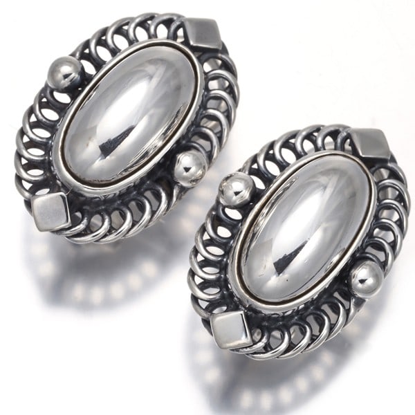 Georg Jensen Earrings Heritage 2004 925 Sterling Silver: Georg Jensen Earrings Heritage 2004 925 Sterling Silver Clip-on or screw-on 925 sterling silver earrings from the Heritage collection, designed with a classic style and no stone. Weighing 9.4g, these 