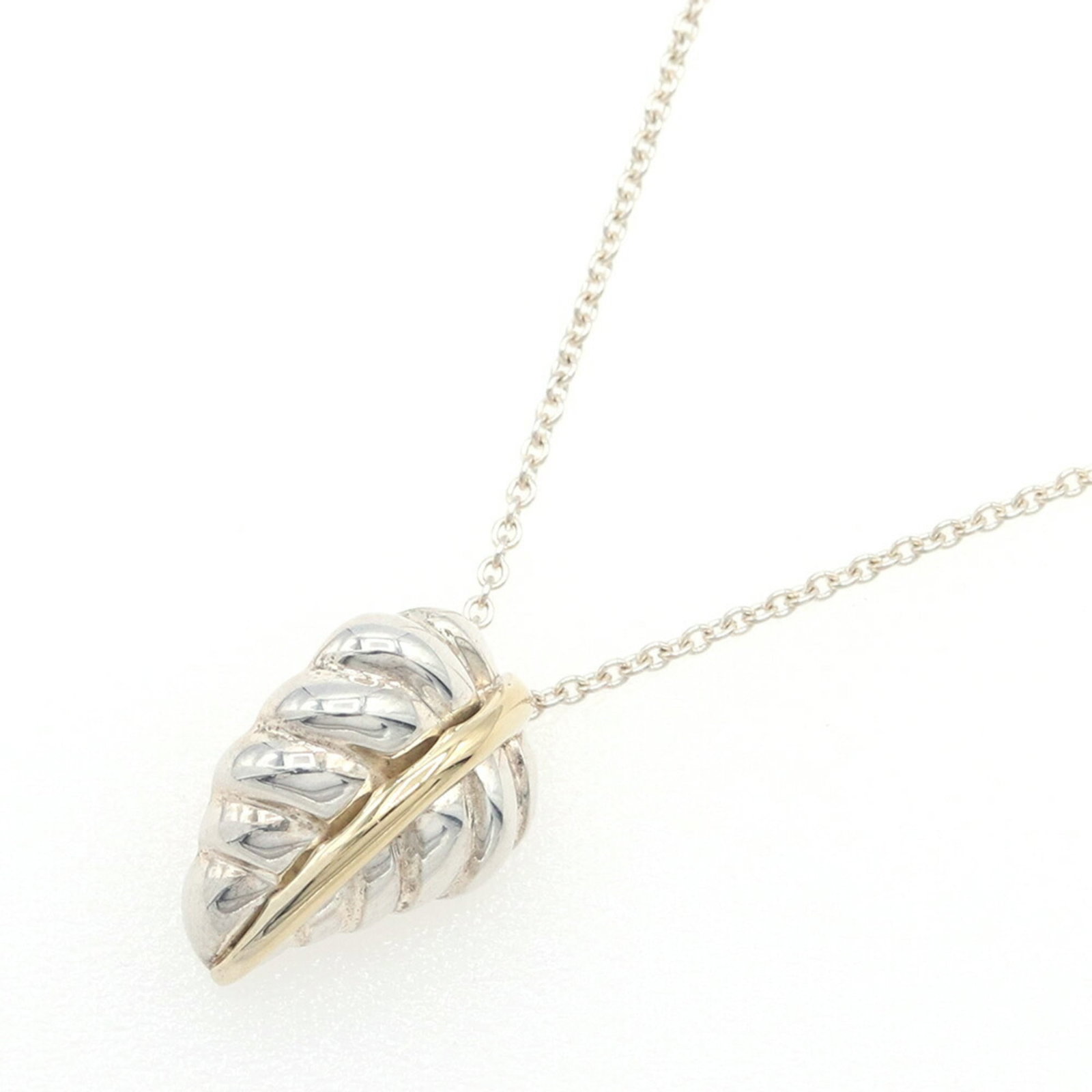 TIFFANY Sterling Silver 925 Yellow Gold (18K): TIFFANY Sterling Silver 925 Yellow Gold (18K) Sterling silver 925 and 18K yellow gold combine in this elegant Tiffany necklace, featuring a 15mm x 11mm pendant. The necklace boasts a classic design wi