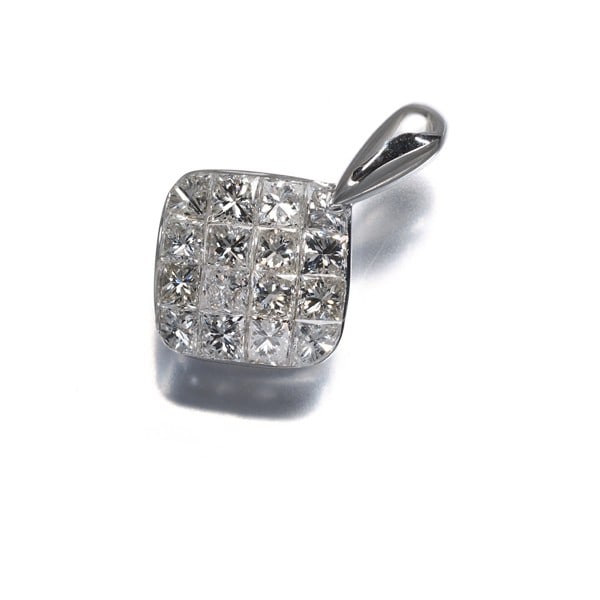 Gstv Pendant Diamond 18K 750 White Gold: Gstv Pendant Diamond 18K 750 White Gold The Gstv Pendant Diamond 18K 750 White Gold boasts a stunning 0.5ct natural diamond set in 18k white gold, creating a sophisticated and elegant design. This