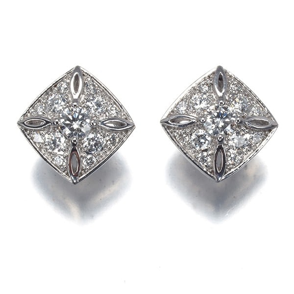Monnickendam Earrings Diamond 0.16Ct/0.16Ct 900 Platinum: Monnickendam Earrings Diamond 0.16Ct/0.16Ct 900 Platinum 900 Platinum Monnickendam Earrings feature a natural diamond stud, weighing a total of 0.16ct. The earrings' design size is 7.5 x 7.5mm, and