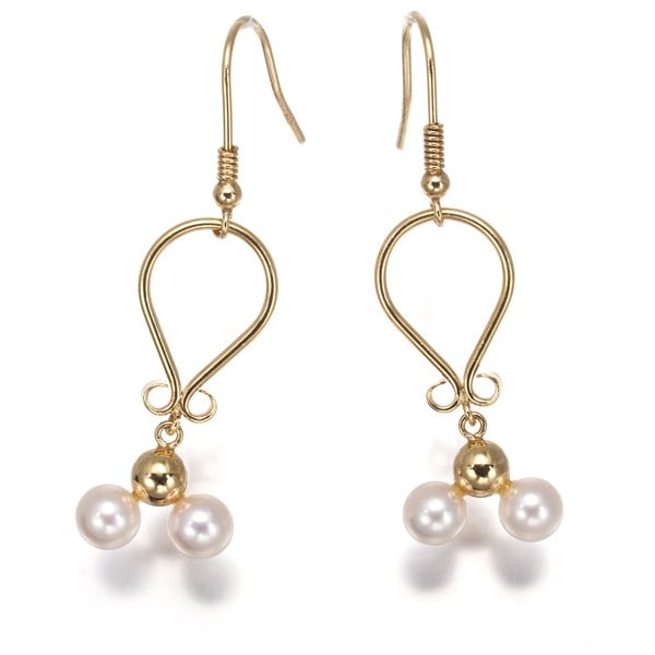 Baby Akoya Pearl 4.5Mm Hook Drop Earrings 18K 750 Yellow Gold: Baby Akoya Pearl 4.5Mm Hook Drop Earrings 18K 750 Yellow Gold Yellow Gold 18K 750 Akoya Pearl Hook Drop EarringsThe 18K yellow gold earrings feature a 4.5mm Akoya pearl, carefully crafted into a