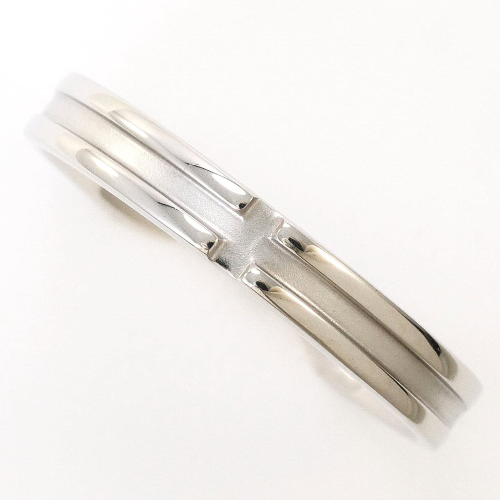 Band Ring White Gold (14K): Band Ring White Gold (14K) 14K white gold band ring in excellent condition, featuring a sleek 3mm width and 7.5 US size. Made from high-quality white gold, this band looks and functions like new,