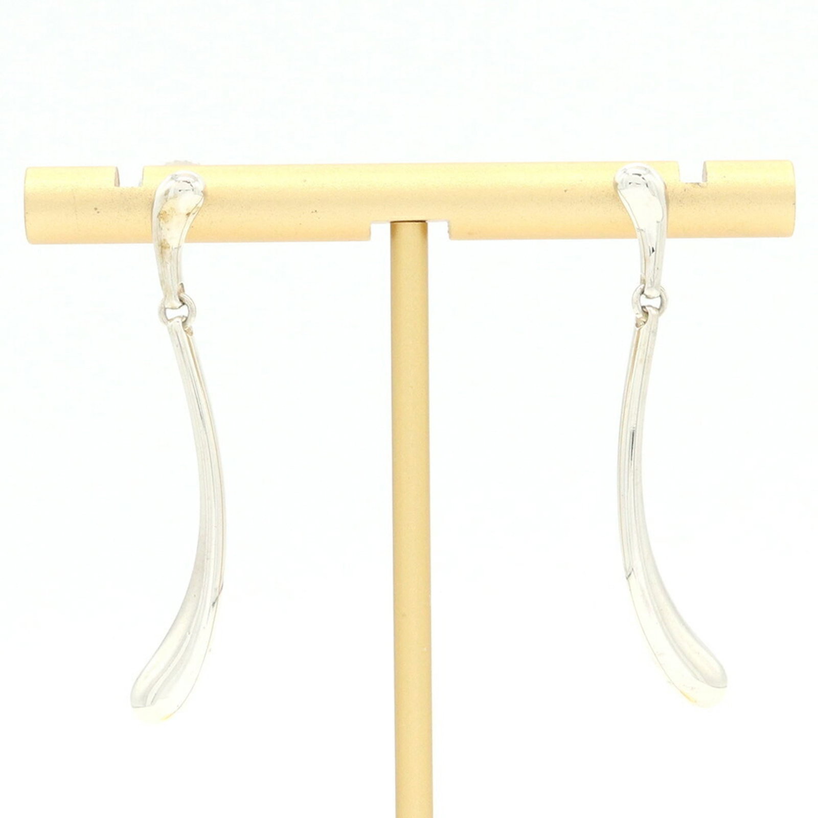 TIFFANY Drop Earrings Sterling Silver 925: TIFFANY Drop Earrings Sterling Silver 925 Sterling silver 925 Tiffany drop earrings in a sleek, modern design. Gently used with minor signs of wear, these earrings showcase a subtle elegance. Small