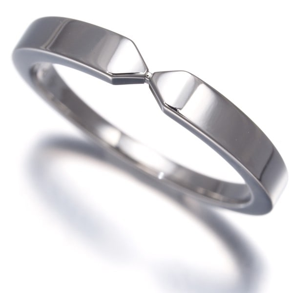 Chaumet Ring Triomphe De Chaumet Eu53 950 Platinum: Chaumet Ring Triomphe De Chaumet Eu53 950 Platinum 950 platinum band with a Triomphe de Chaumet design, featuring a 1.7mm wide shank and a 3.0mm band width, crafted in EU53 size. This platinum ring
