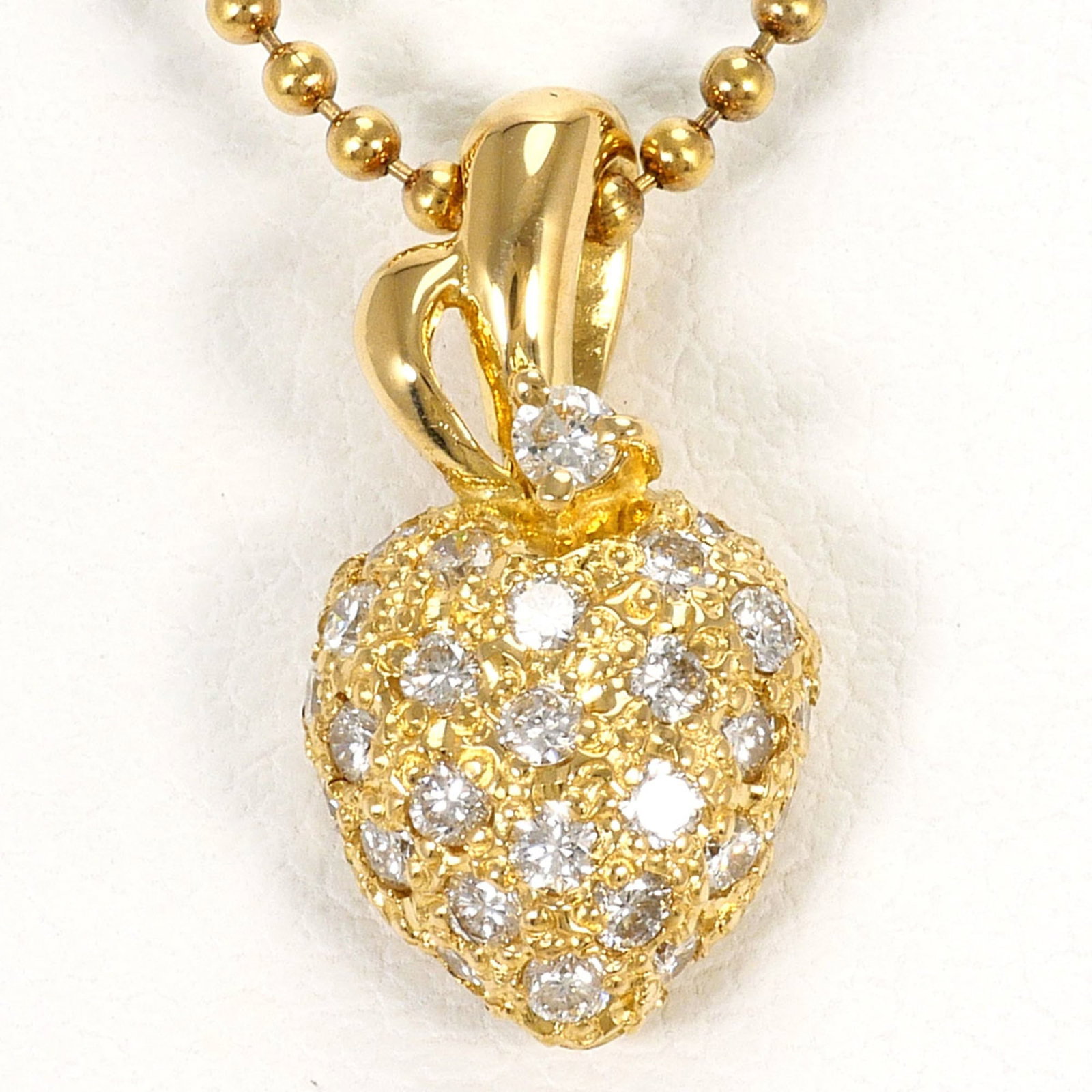 Yellow Gold (18K): Yellow Gold (18K) Yellow gold (18K) necklace with a 0.32ct diamond pendant, featuring a 15mm x 8mm pendant size and a 41cm / 16.14'' neck circumference, crafted from 18K yellow gold metal. This