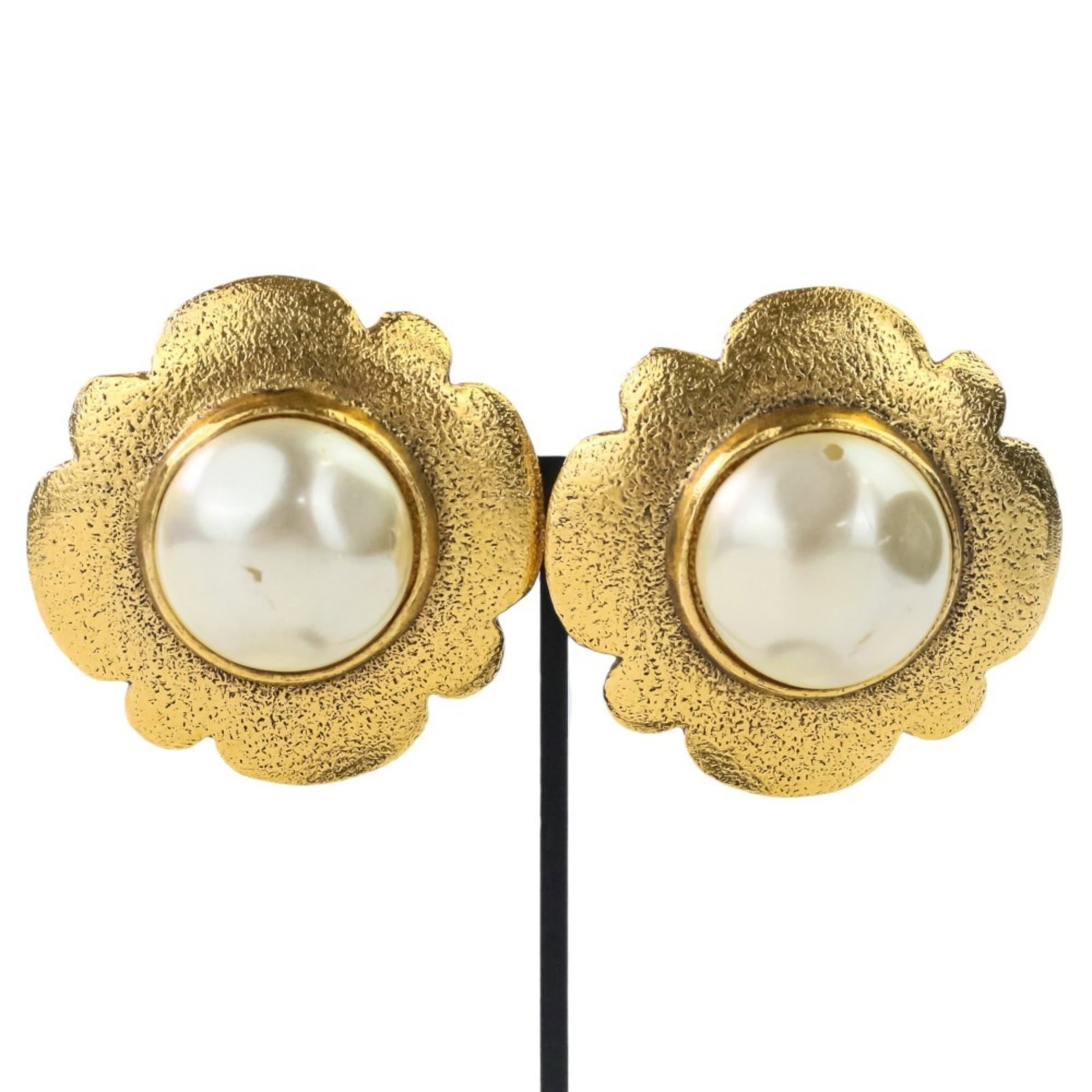 CHANEL Clip Earrings Gold: CHANEL Clip Earrings Gold Gold Clip Earrings from CHANEL, featuring a sleek and sophisticated design. Gently used with minor signs of wear, these earrings showcase a subtle patina that adds to their t