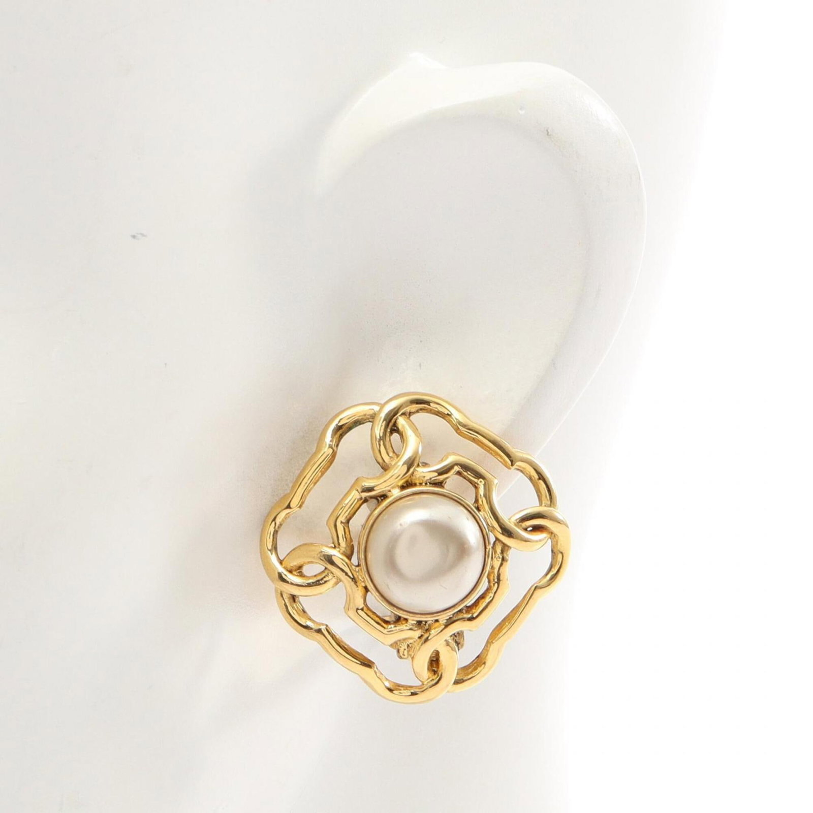 CHANEL Clip Earrings Gold Plating - 4